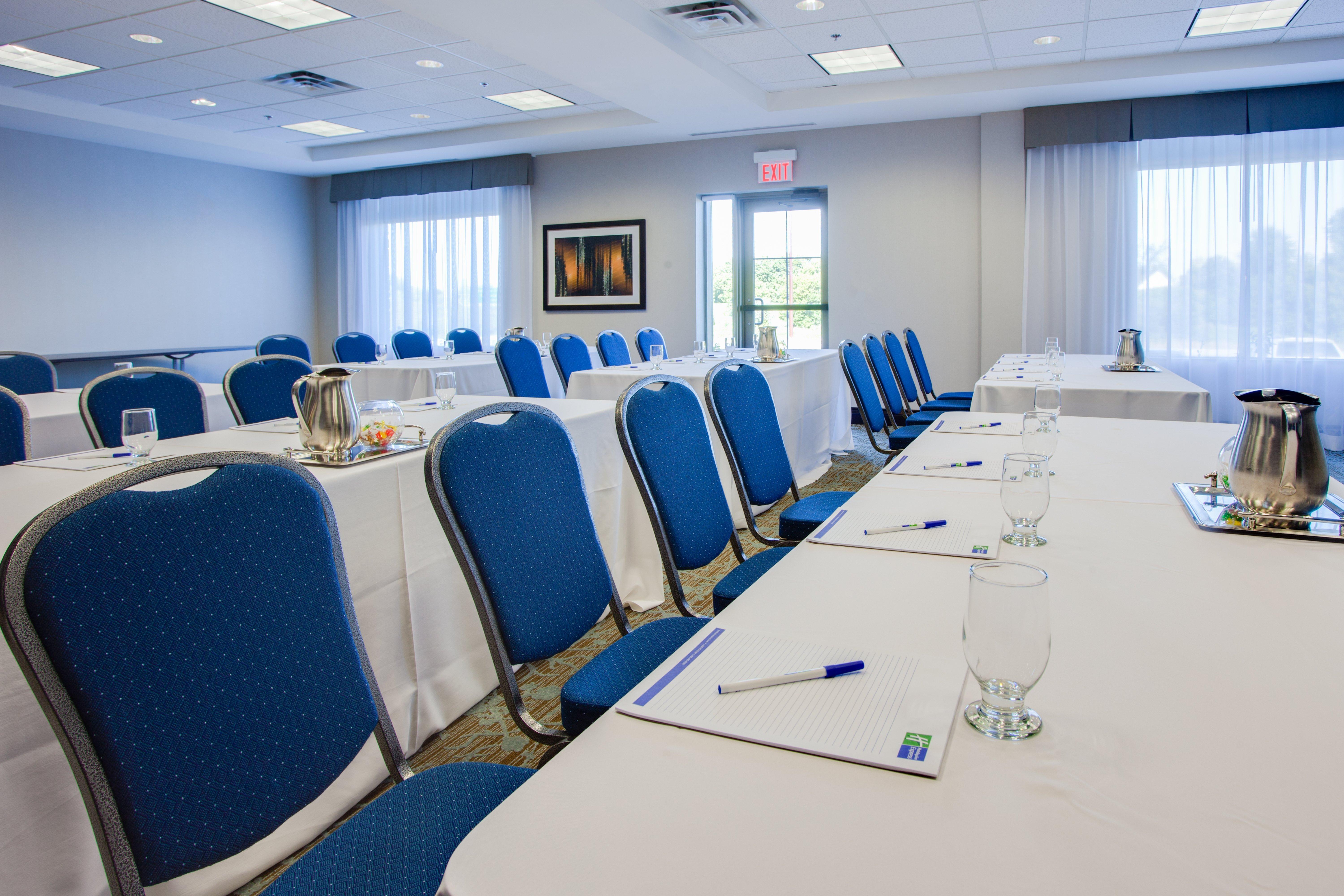Holiday Inn Express & Suites Ottawa East-Orleans By Ihg Exteriör bild
