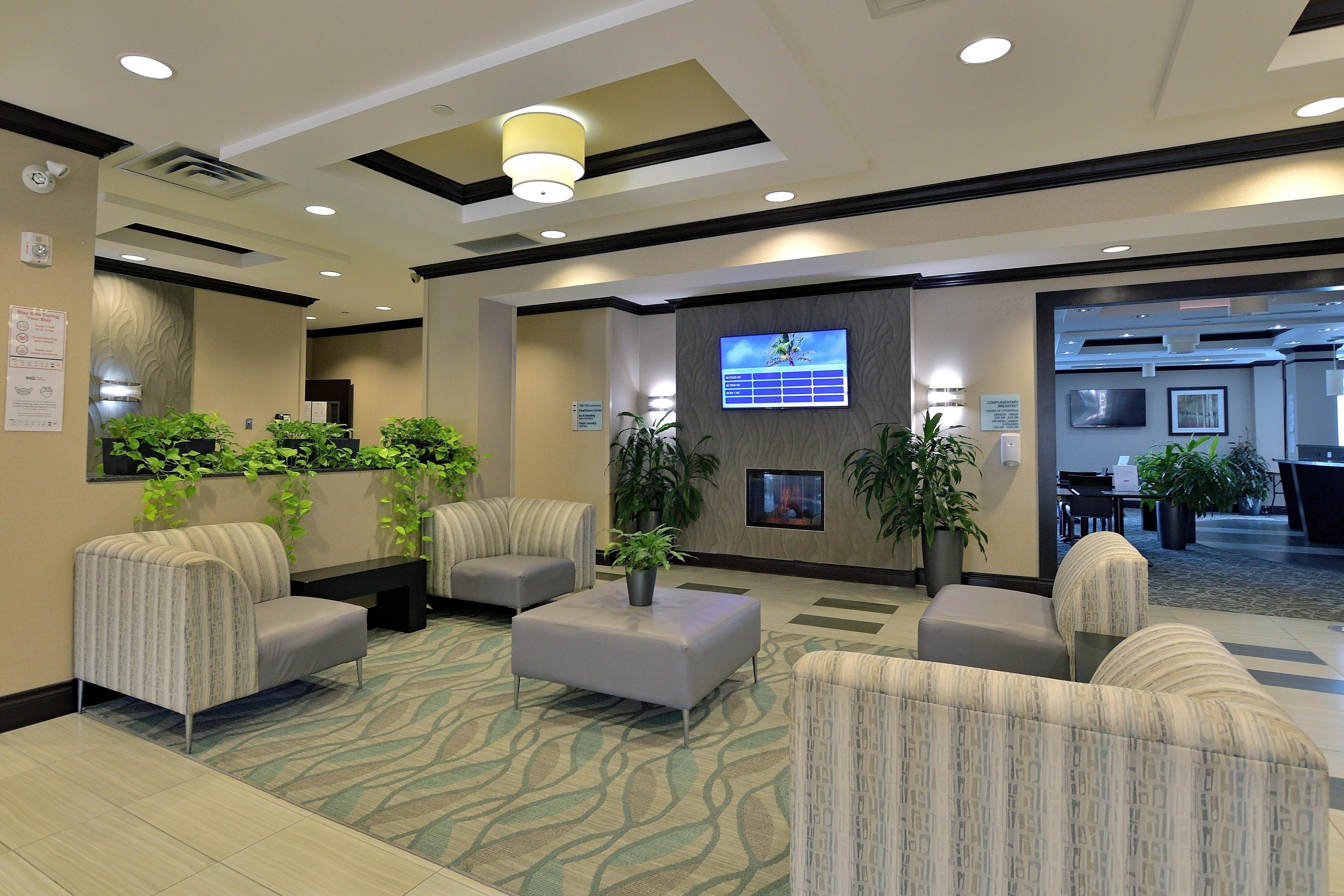 Holiday Inn Express & Suites Ottawa East-Orleans By Ihg Exteriör bild