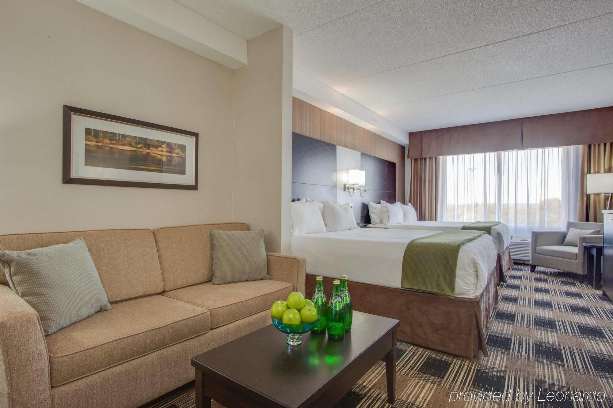 Holiday Inn Express & Suites Ottawa East-Orleans By Ihg Exteriör bild